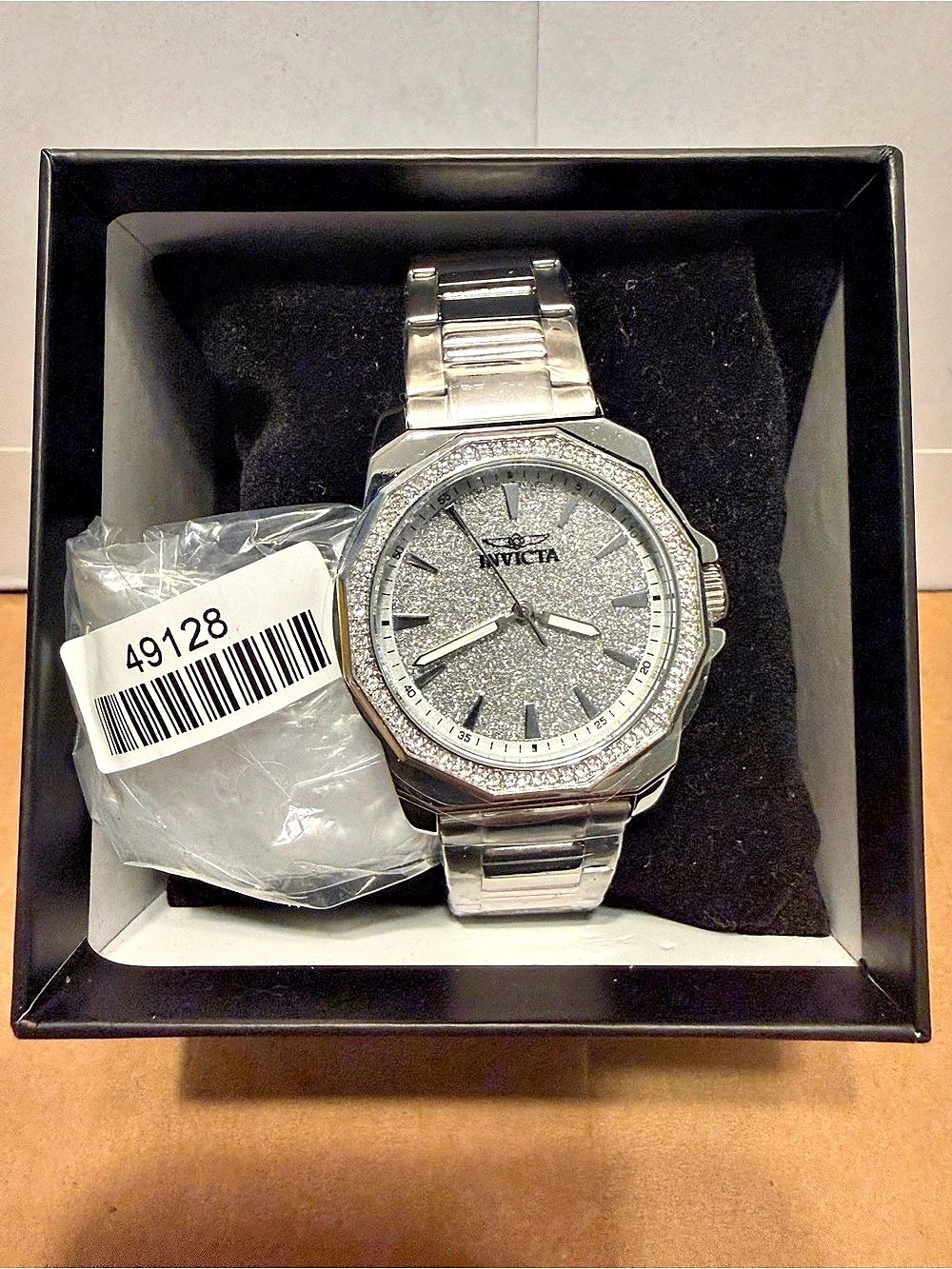 Women’s Invicta Speedway 49128 Watch. Silver Glitter Dial.